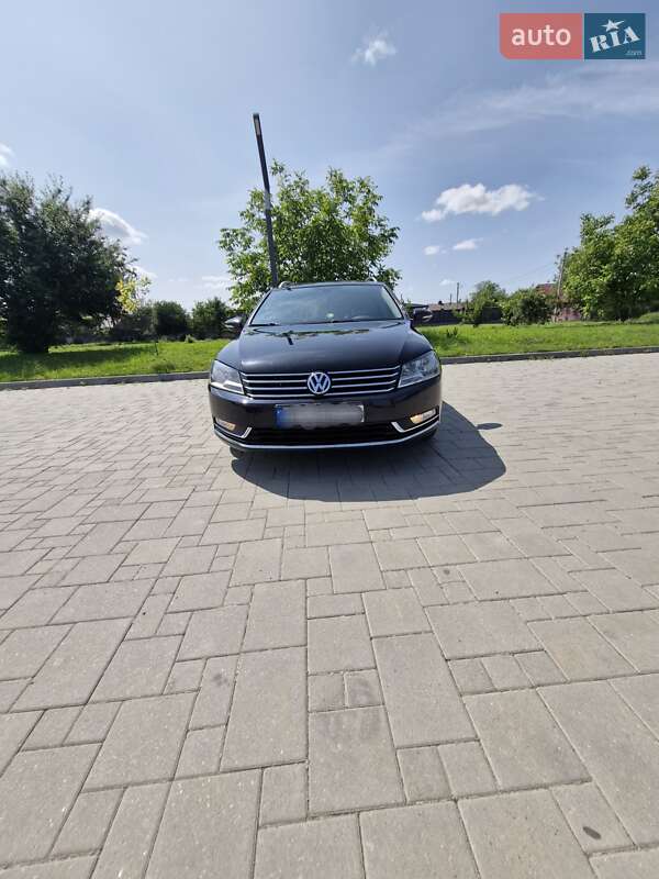 Универсал Volkswagen Passat 2012 в Ровно