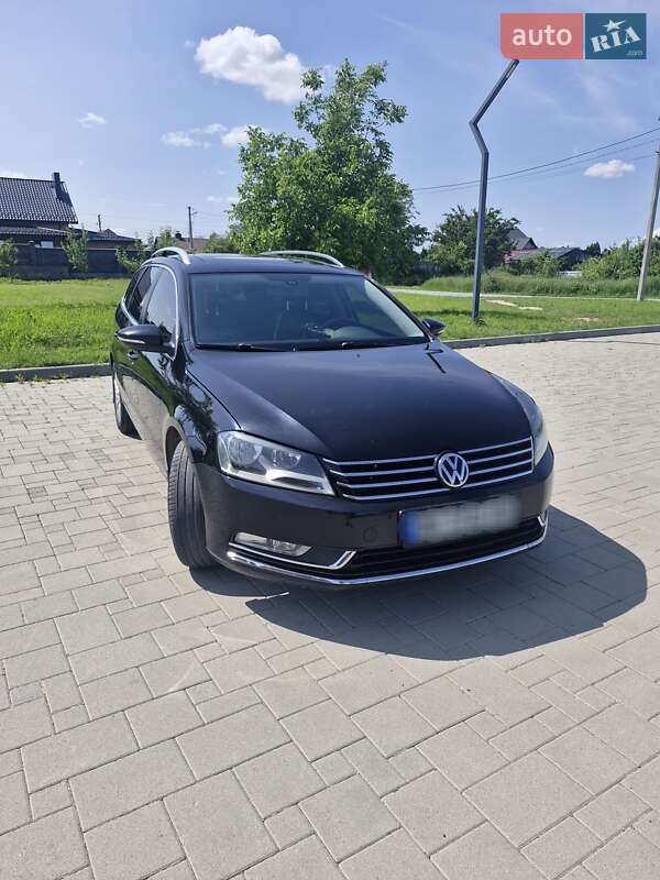 Універсал Volkswagen Passat 2012 в 