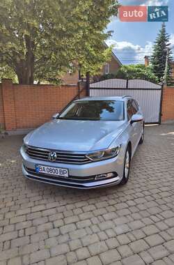 Универсал Volkswagen Passat 2016 в Киеве