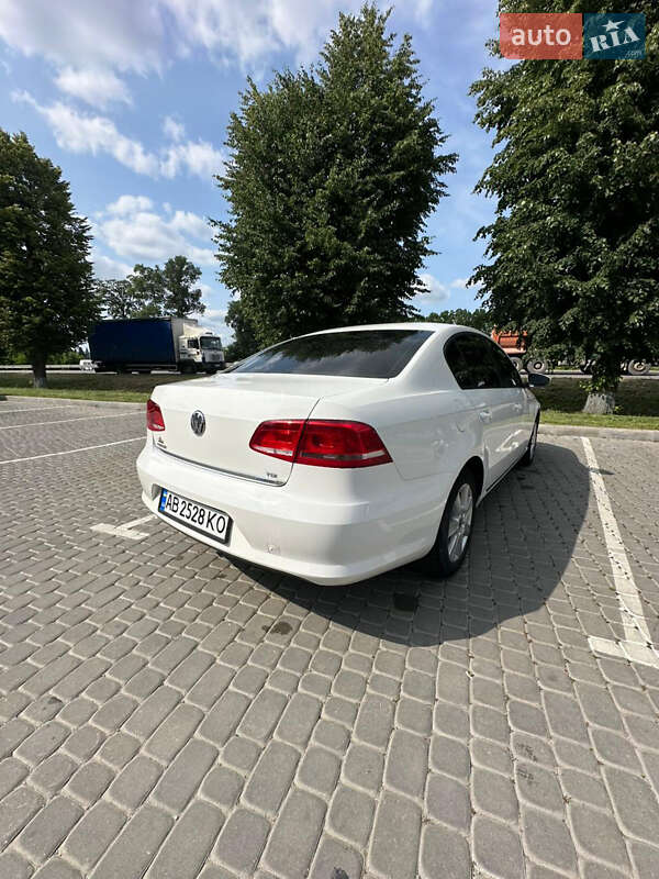 Седан Volkswagen Passat 2011 в Виннице