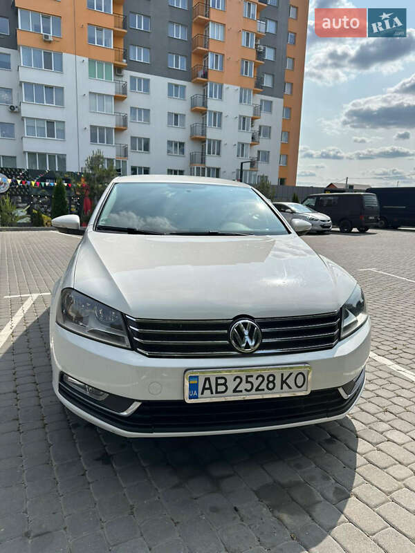 Седан Volkswagen Passat 2011 в Виннице