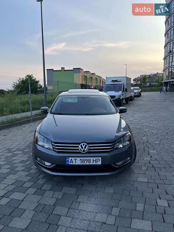 Седан Volkswagen Passat 2013 в Ивано-Франковске