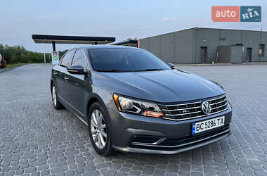 Седан Volkswagen Passat 2015 в 