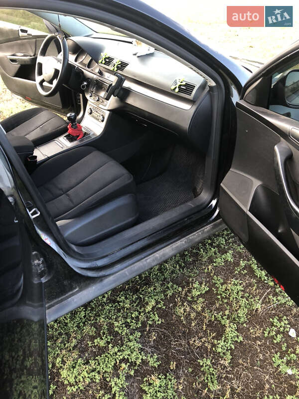 Универсал Volkswagen Passat 2010 в Дубровице