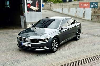 Седан Volkswagen Passat 2015 в 