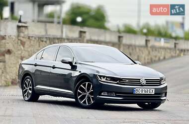 Седан Volkswagen Passat 2015 в 