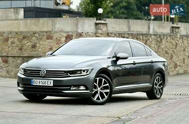 Седан Volkswagen Passat 2015 в 