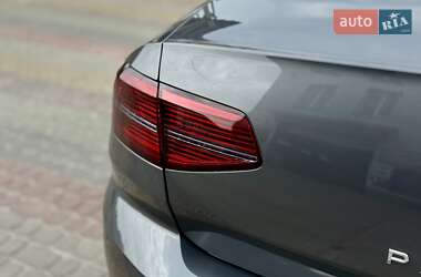 Седан Volkswagen Passat 2015 в 