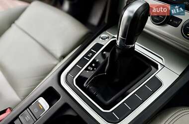 Седан Volkswagen Passat 2015 в 