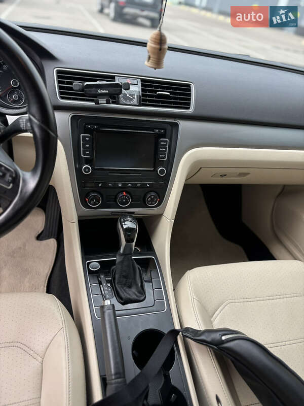 Седан Volkswagen Passat 2015 в Києві