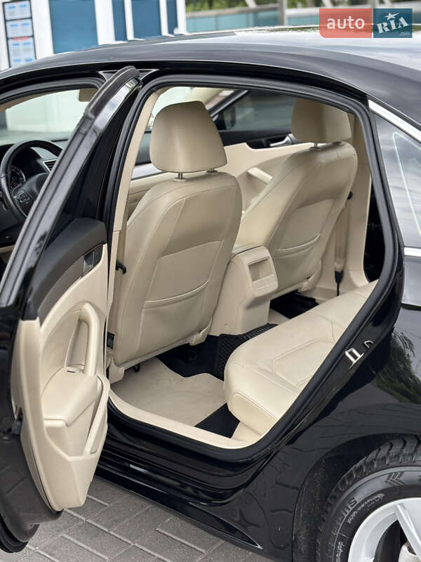 Седан Volkswagen Passat 2015 в Києві