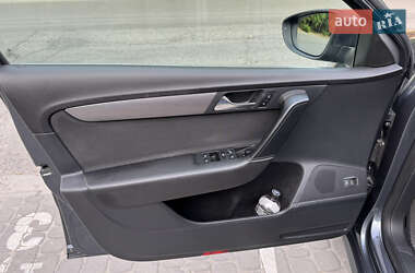 Седан Volkswagen Passat 2011 в 