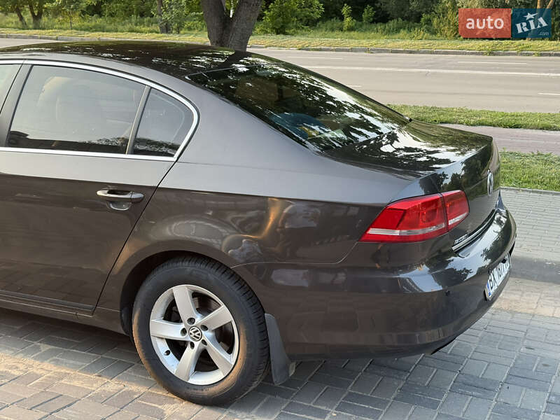 Седан Volkswagen Passat 2013 в Хмельницькому