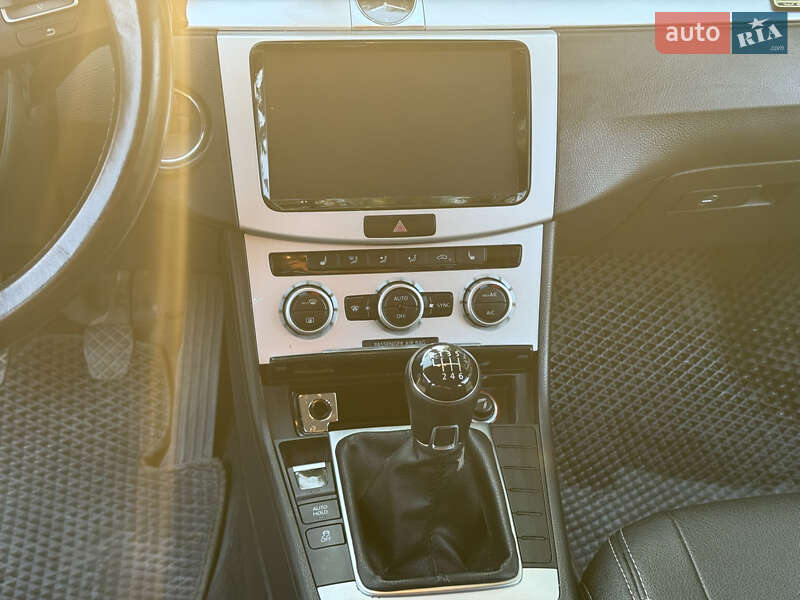 Седан Volkswagen Passat 2013 в Хмельницькому