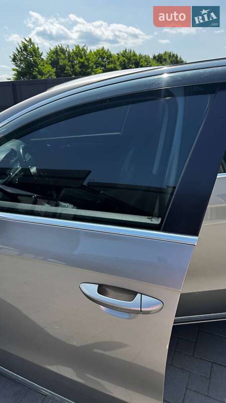 Седан Volkswagen Passat 2013 в Ивано-Франковске