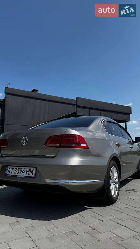 Седан Volkswagen Passat 2013 в Ивано-Франковске