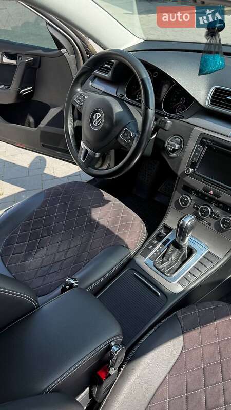 Седан Volkswagen Passat 2013 в Ивано-Франковске