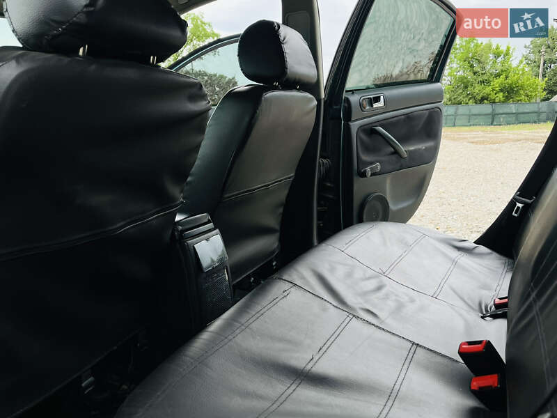 Седан Volkswagen Passat 2003 в Харькове