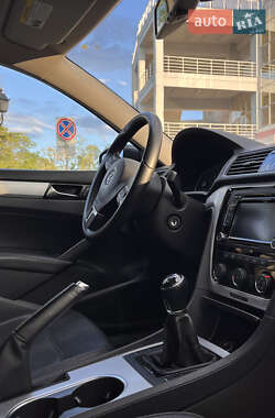 Седан Volkswagen Passat 2012 в Одессе