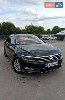 Універсал Volkswagen Passat 2015 в Демидівці