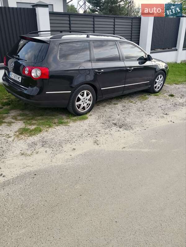 Універсал Volkswagen Passat 2008 в Новояворівську