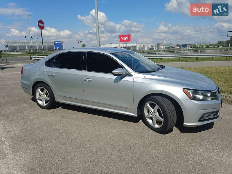 Седан Volkswagen Passat 2016 в Киеве