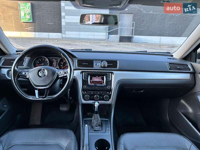 Седан Volkswagen Passat 2016 в Киеве