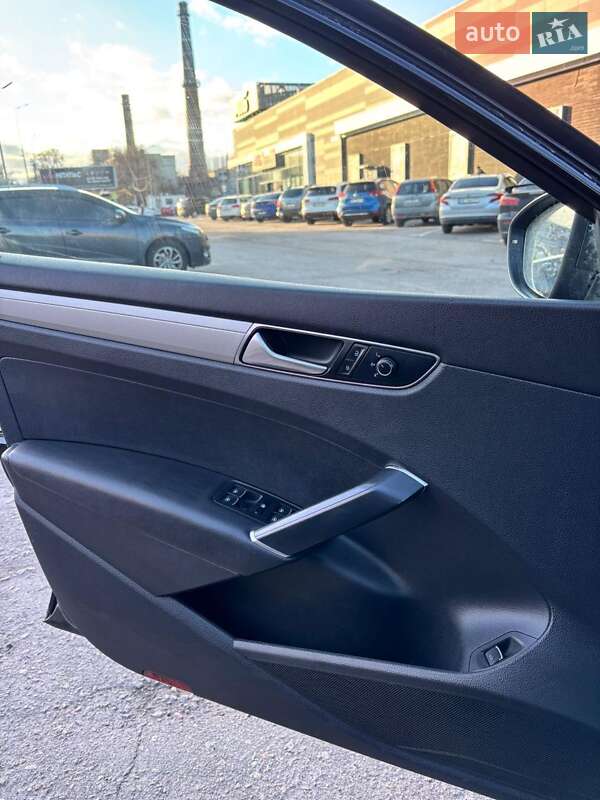 Седан Volkswagen Passat 2016 в Киеве