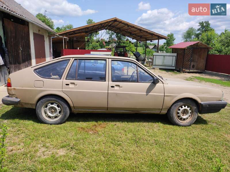 Седан Volkswagen Passat 1986 в Калуші
