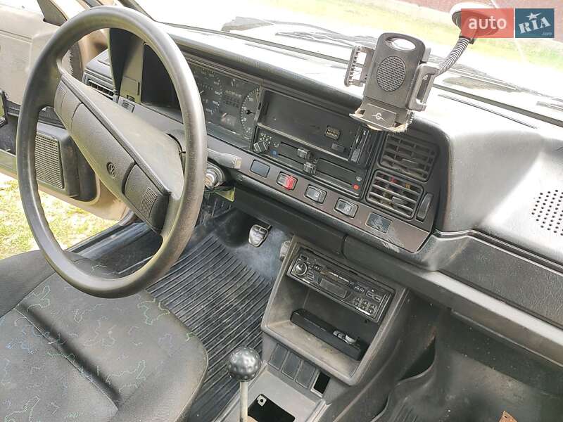 Седан Volkswagen Passat 1986 в Калуші