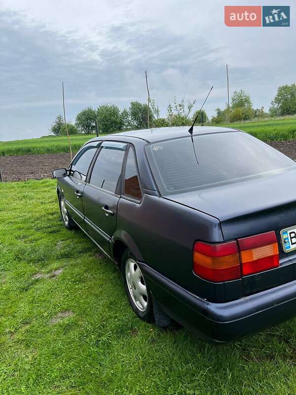 Седан Volkswagen Passat 1994 в Самборі