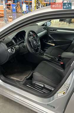 Седан Volkswagen Passat 2015 в 