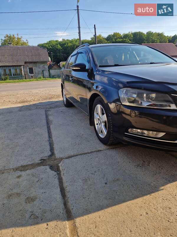 Універсал Volkswagen Passat 2012 в Гусятині