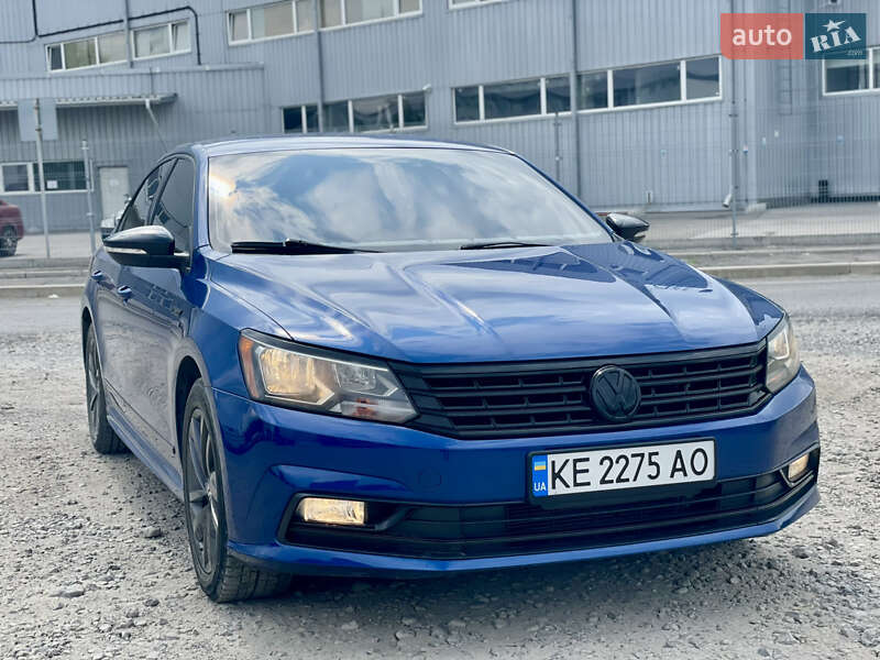 Седан Volkswagen Passat 2017 в Днепре