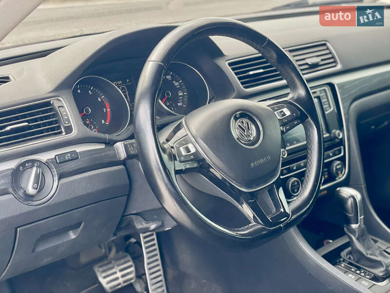 Седан Volkswagen Passat 2017 в Днепре