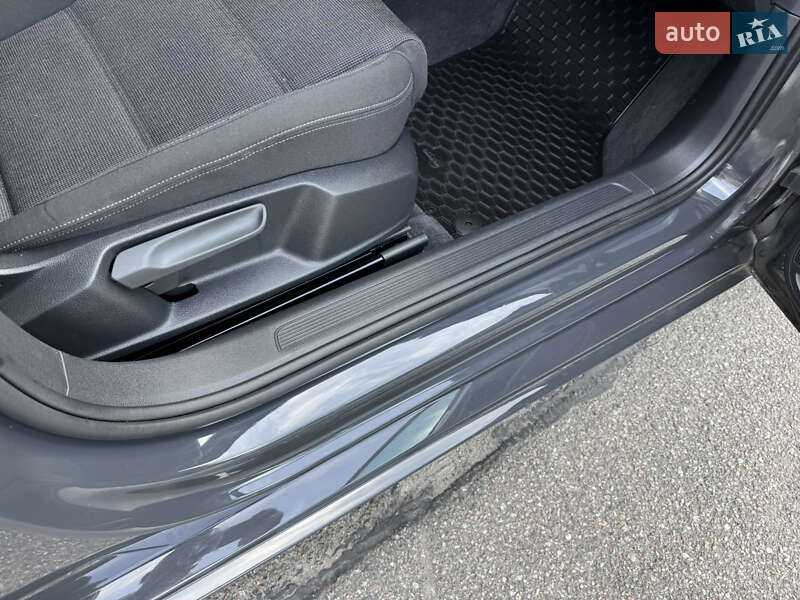 Универсал Volkswagen Passat 2018 в Киеве