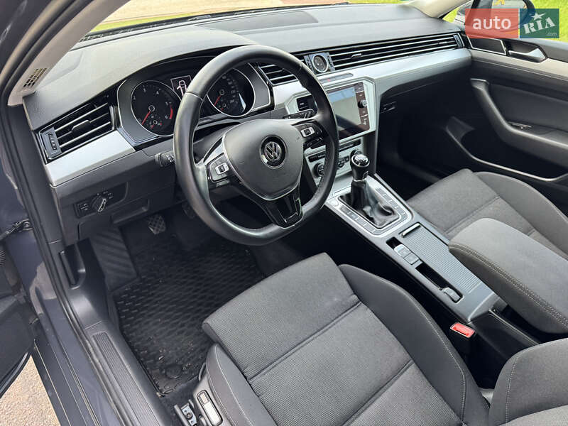Универсал Volkswagen Passat 2018 в Киеве
