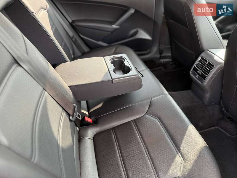 Седан Volkswagen Passat 2016 в Киеве