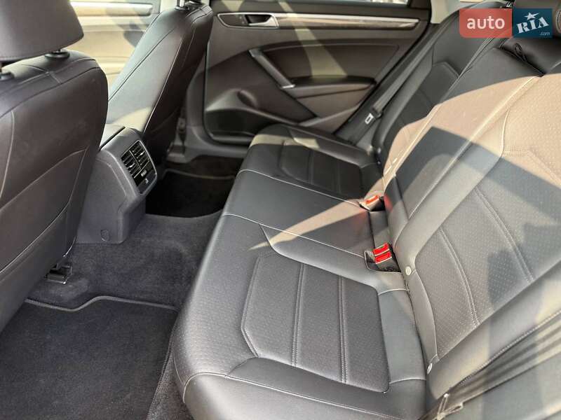 Седан Volkswagen Passat 2016 в Киеве