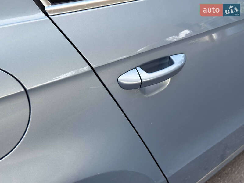 Седан Volkswagen Passat 2011 в Дніпрі