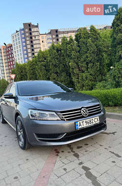 Седан Volkswagen Passat 2014 в Ивано-Франковске