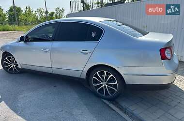 Седан Volkswagen Passat 2005 в 