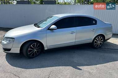 Седан Volkswagen Passat 2005 в 