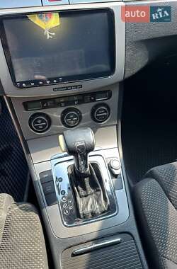 Седан Volkswagen Passat 2005 в 