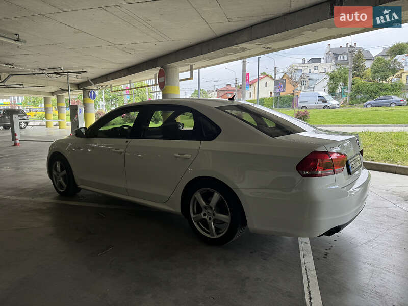 Седан Volkswagen Passat 2013 в Львове