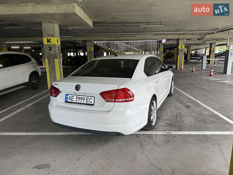 Седан Volkswagen Passat 2013 в Львове