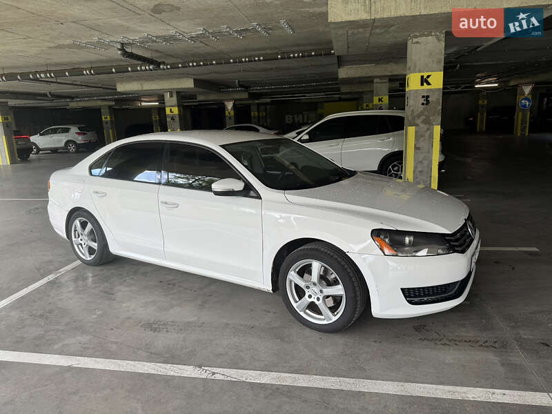 Седан Volkswagen Passat 2013 в Львове