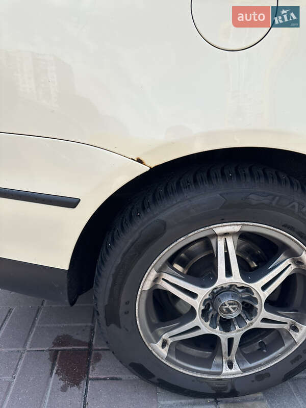 Универсал Volkswagen Passat 2011 в Киеве