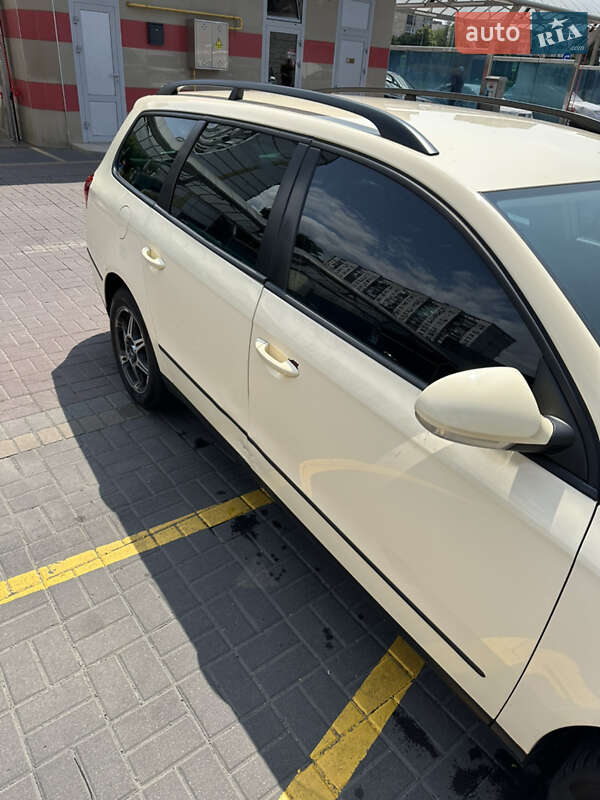 Универсал Volkswagen Passat 2011 в Киеве
