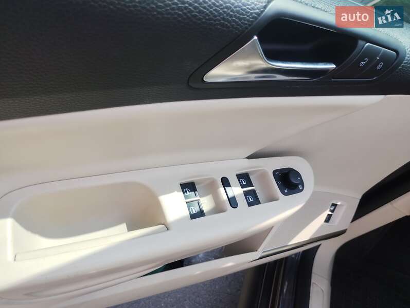 Универсал Volkswagen Passat 2009 в Ровно